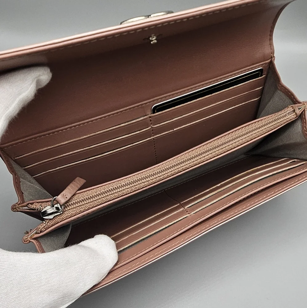 🩷CHANEL Rose Gold Quilted Patent Leather Wallet/Clutch🩷 - Picture 8 of 17